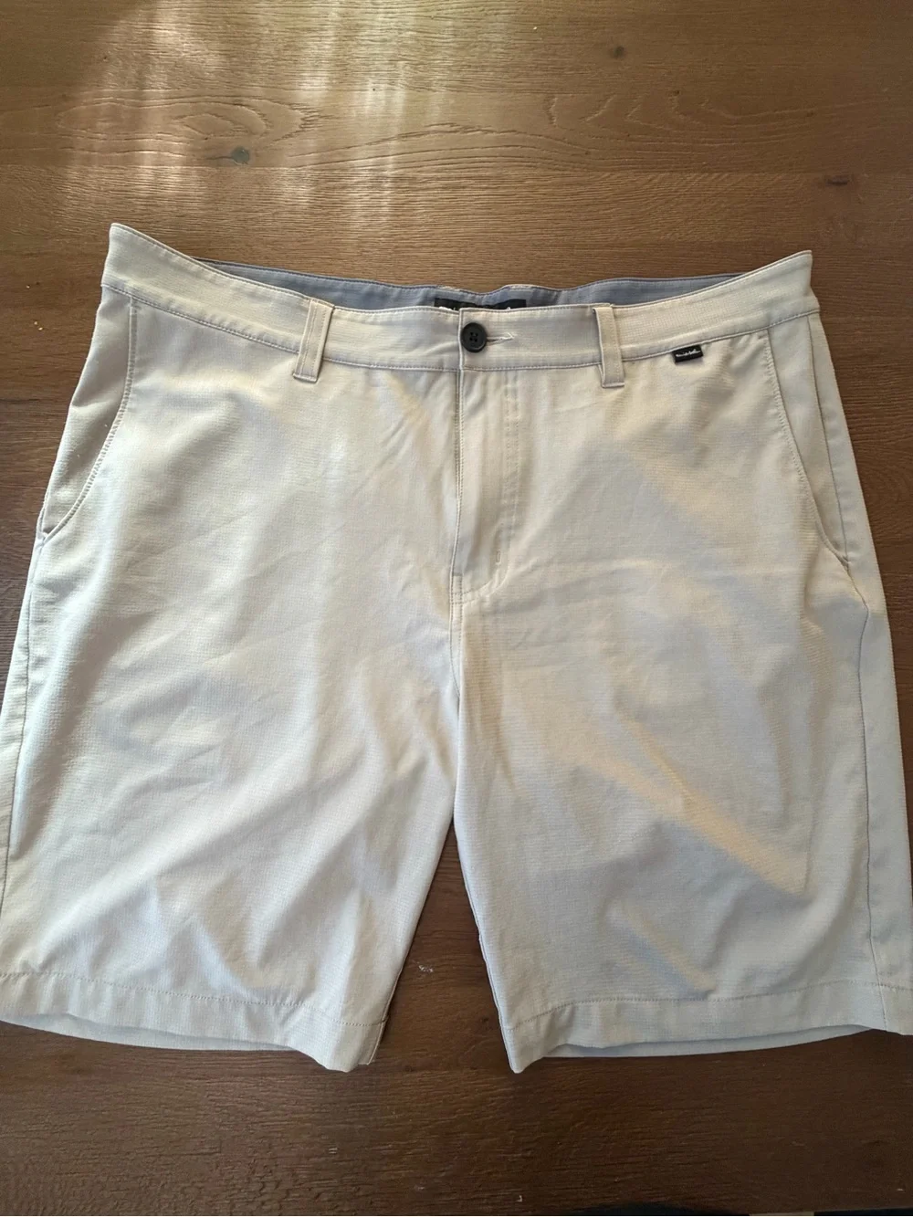 TravisMathew Men’s 40 Khaki Golf Shorts 20” Inseam Beige Performance